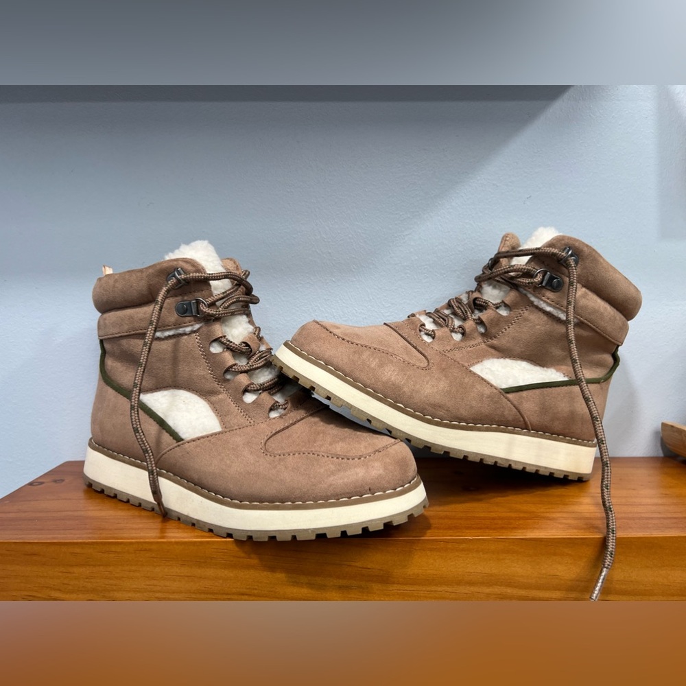 OLD NAVY All Terrarain Hi Top Ankle Lace Up Taupe Hiker Casual Boots SIZE 8 Used